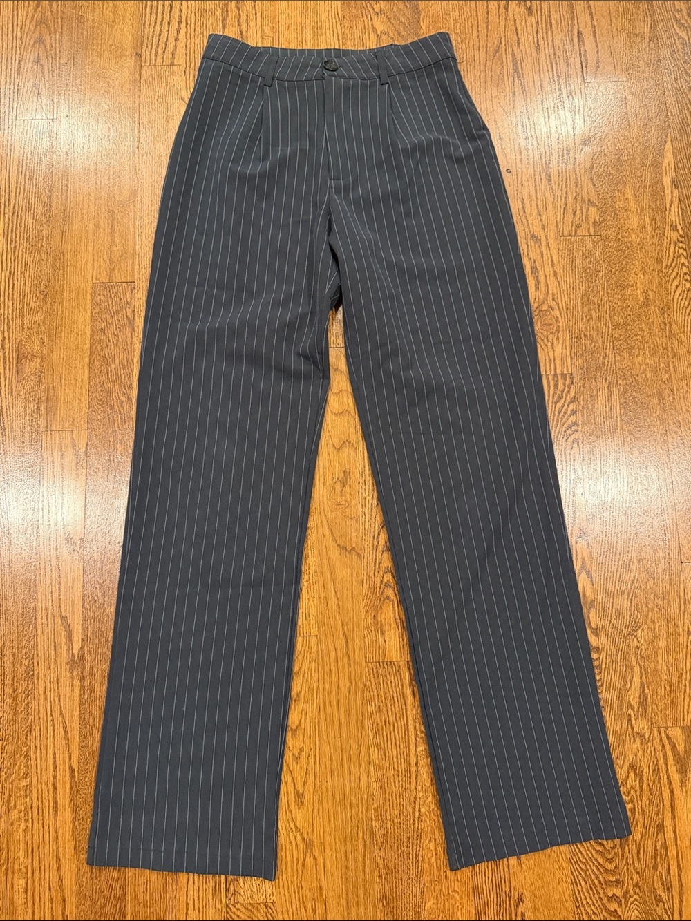 Princess Polly Black Pinstripe pleated Dress Pants no pockets size 4